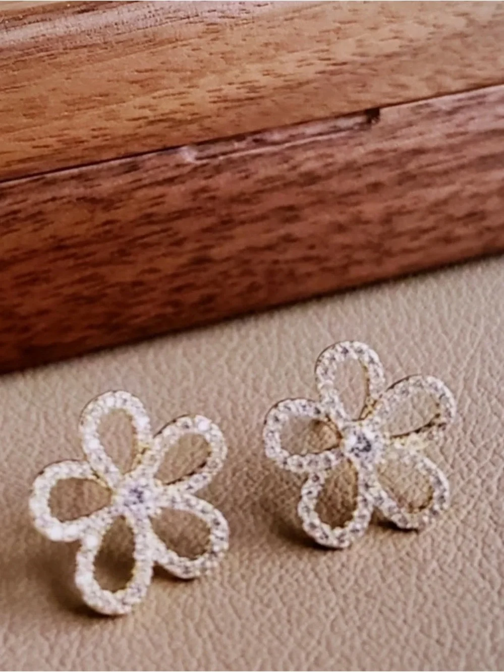 Beginning Boutique Rose Gold Floral Crystal Stud Earrings - Picture 3 of 3